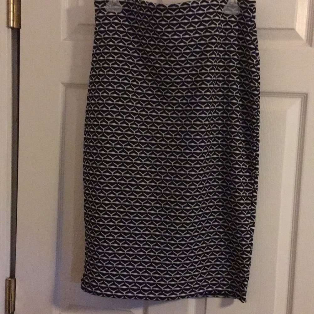 Straight black and white pencil skirt!